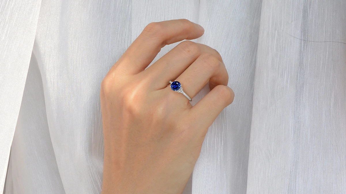 blue sapphire and diamond ring