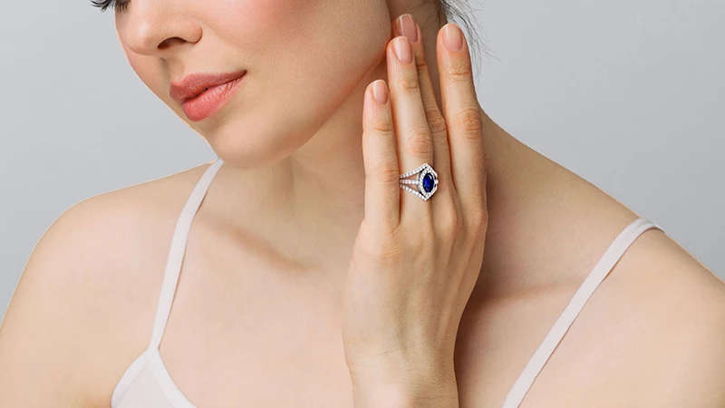 blue sapphire and diamond halo ring