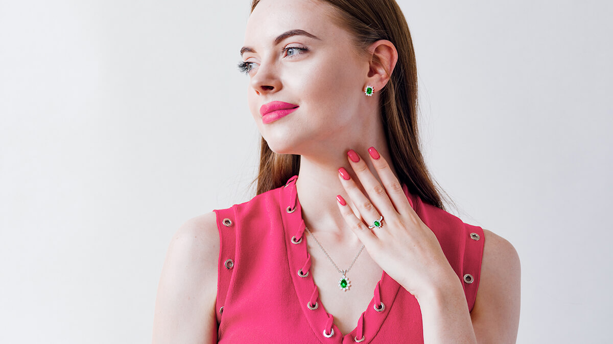 5 Alluring Emerald Jewelry That Are Anything but Boring