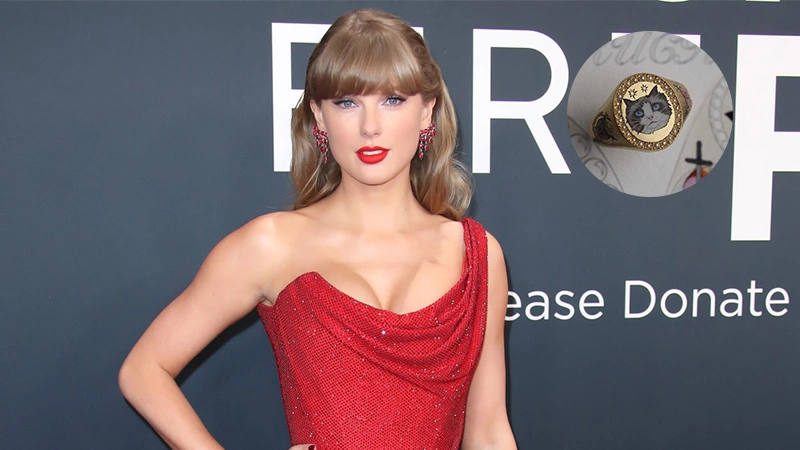 Taylor Swift and her signet ring