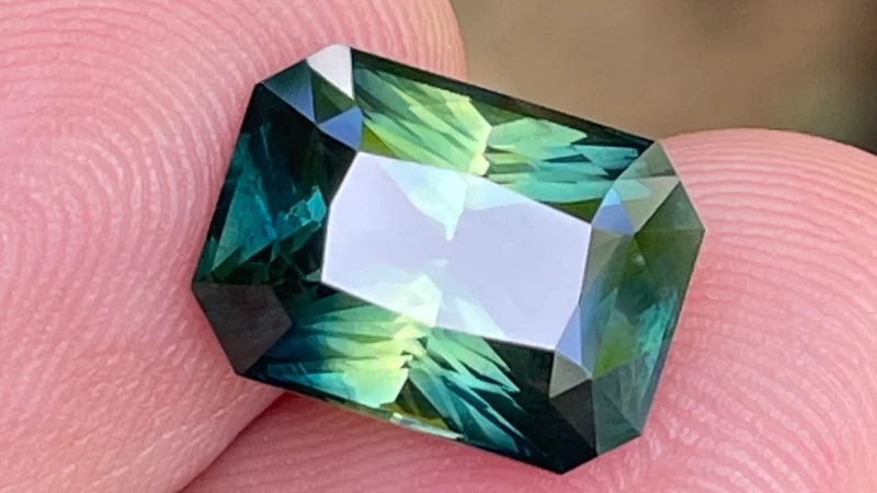 intense blue-green bi-color sapphire