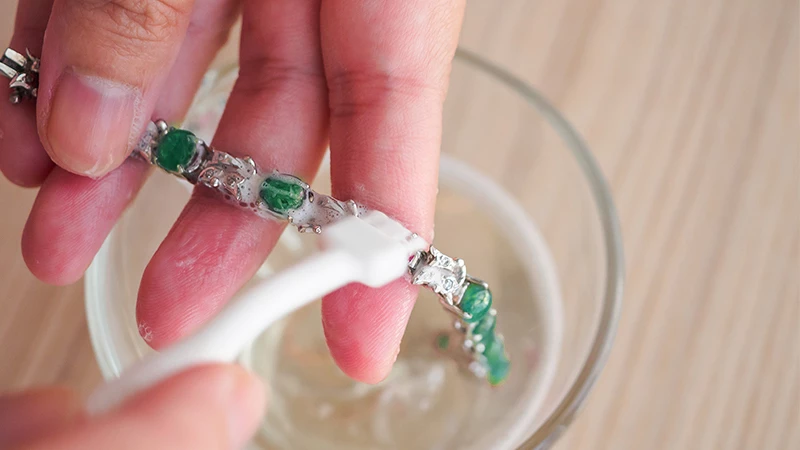 cleaning an emerald bracelet