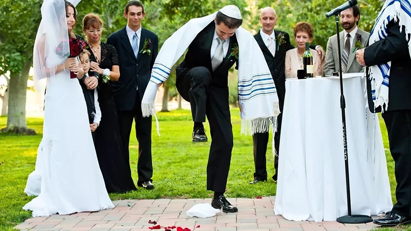Jewish Wedding Tradition
