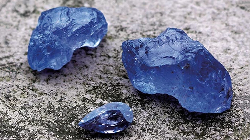 Various hues of blue spinel