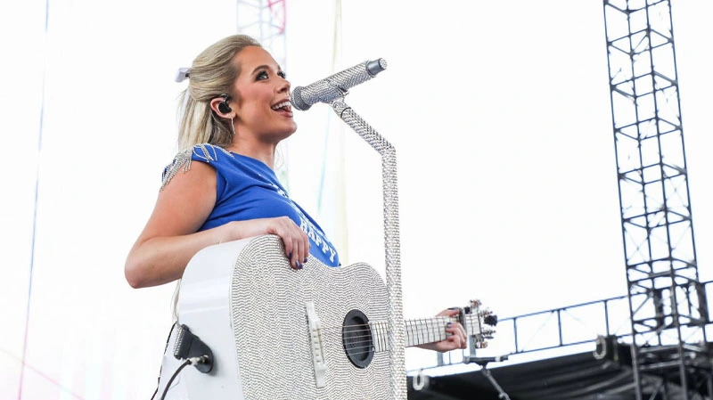 megan moroney in cma fest