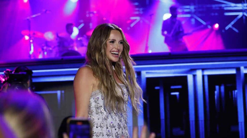 carly pearce in cma fest