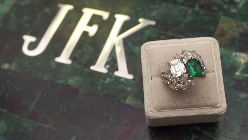 emerald and diamond ring