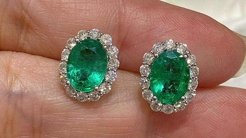 International Women's Day Gift: An Emerald Earrings