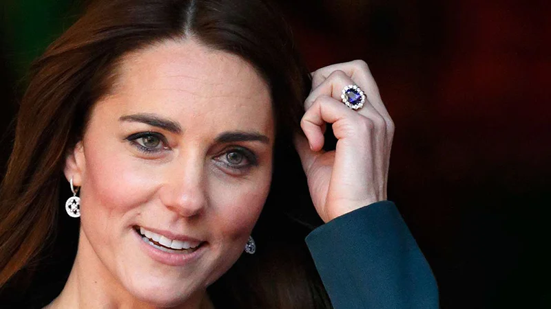 Kate Middleton’s royal blue sapphire engagement ring