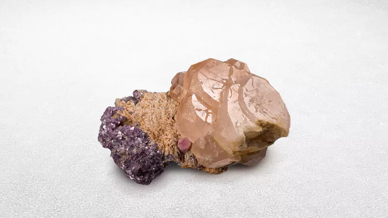 raw morganite gemstone