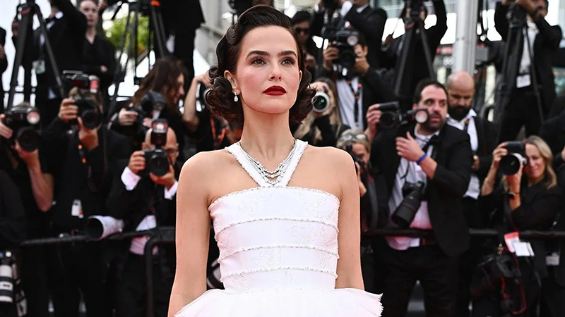 Zoey Deutch wearing diamond jewelry