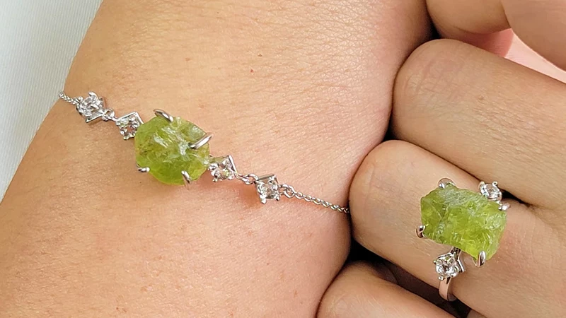 August birthstone peridot jewelry