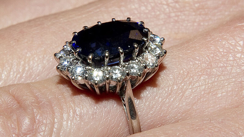 Princess Diana Sapphire Engagement Ring - the Royal Ring