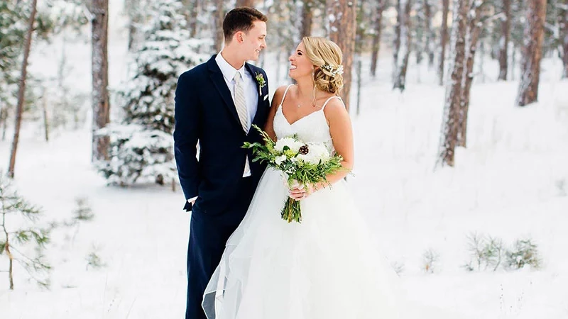 Winter wedding and shoulder season wedding